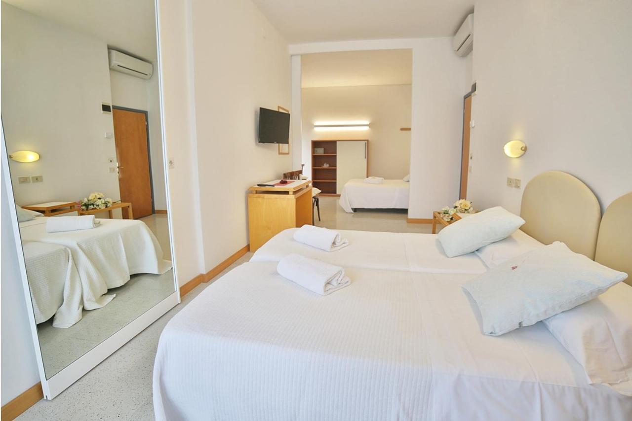 Hotel Pinocchio Cattolica Exteriör bild